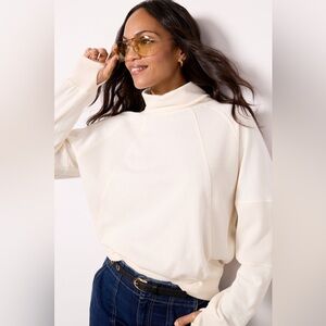 Evereve Kassandra Thermal Mix Sweatshirt Cream Turtleneck